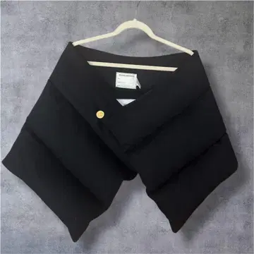 다운 숄 구스다운 90% 페더 10% 다크 네이비 골드 버튼