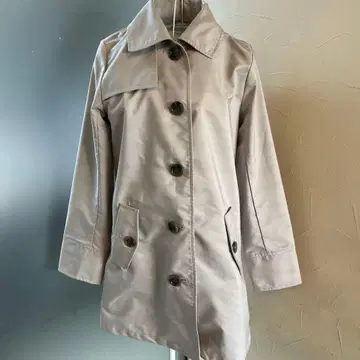 그레이 트렌치코트 버튼 포함