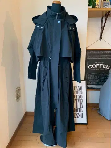 비대칭 디자인 블랙 모즈 코트 candy