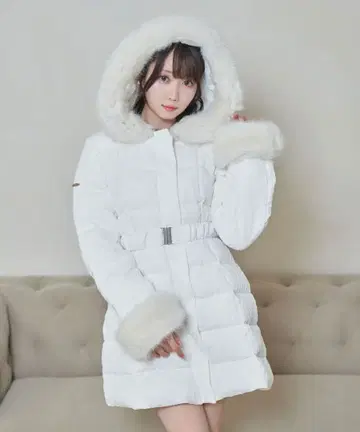 로제 뮤즈 자카드 다운 코트 화이트