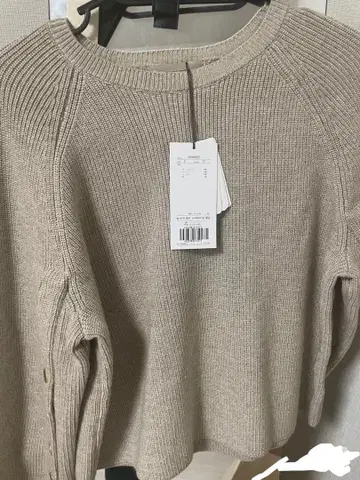 JUSGLITTY 베이지 리브 긴팔 니트