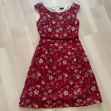 꽃무늬 자수 버건디 원피스