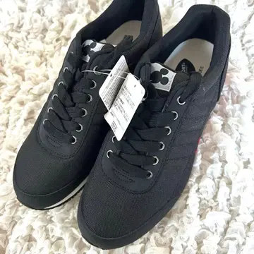 새상품 도쿄 디즈니 리조트 블랙 x 레드 스니커즈 25.0cm