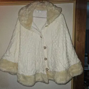 아이보리 니트 퍼 케이프 자켓