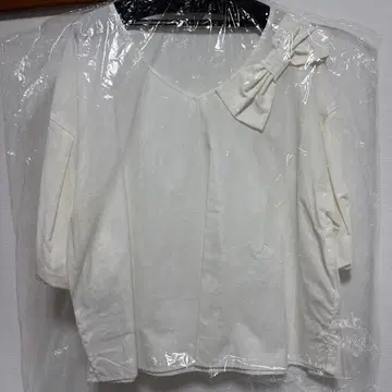 GALLERIA VISCONTI 화이트 반팔 상의 택 포함 새상품