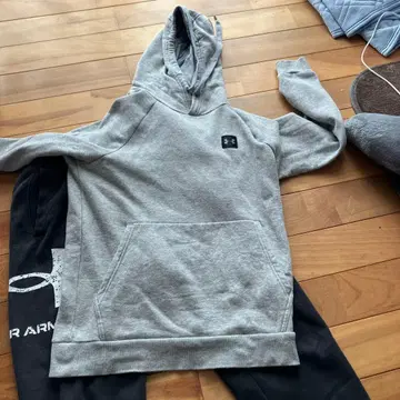 언더아머 후드티와 스웨트 팬츠 세트