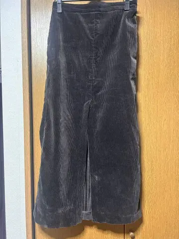 AURA EE 코듀로이 타이트 스커트