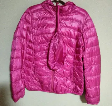유니클로 여성용 울트라 라이트 다운 자켓 핑크 S 사이즈