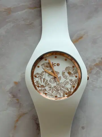 ice 플라워 무늬 화이트 손목시계