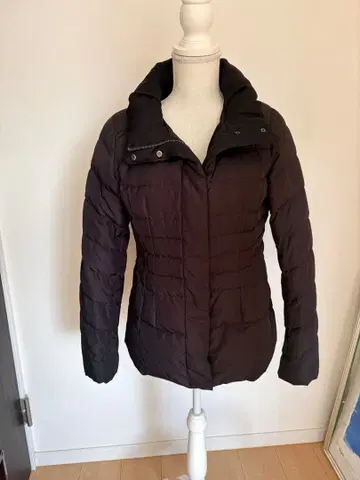 타이트 핏 다운 자켓 블랙