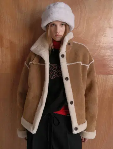 RAIVE 하이넥트 쉬어링 무스탕