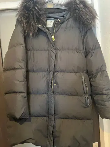 나노 유니버스 퍼 달린 다운 자켓 블랙