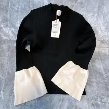 오파크 클립 니트 블랙 플레어 슬리브