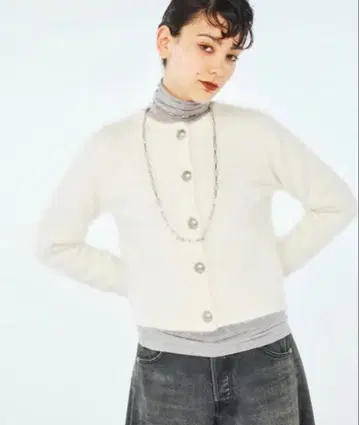 [ THE PAUSE ] 퍼 니트 크롭 가디건 화이트