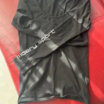 모엘리의 인기 긴팔 셔츠