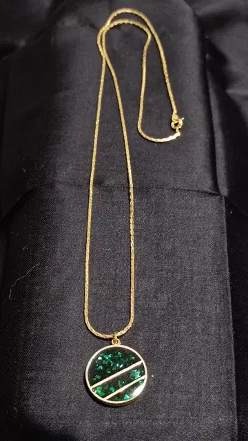 그린 플레이크 원형 펜던트 목걸이