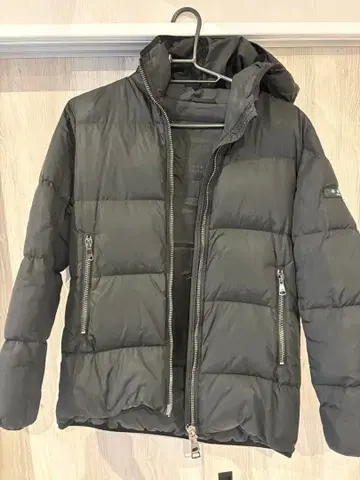 TATRAS 블랙 다운 자켓 후드 부착