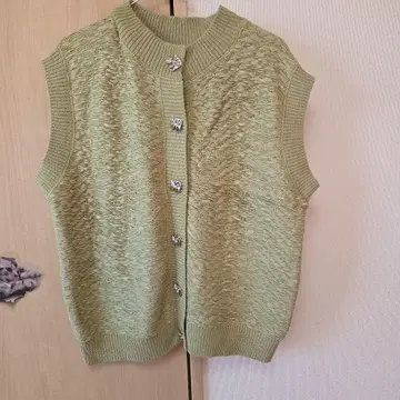 ZARA 라이트 그린 슬리브리스 베스트 M-L