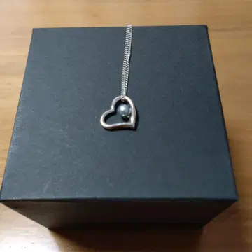 실버 펄 장식 하트형 목걸이 [ 새상품 ]