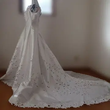 빅 화이트 꽃무늬 자수 웨딩 드레스