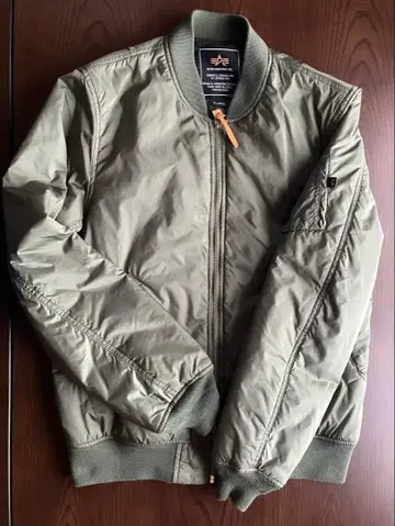 MA-1 스타일 올리브 자켓