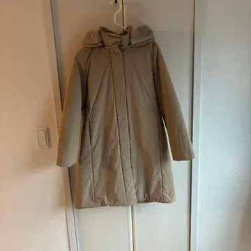 라에프 베이지 후드 부착 다운 코트