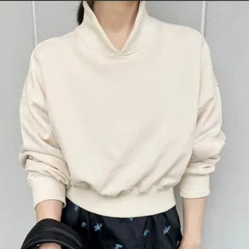 EDIT. FOR LULU x SKIN 콜라보 크롭 맨투맨