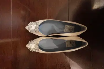 엠마 프란시스 플랫 비쥬 버클 펌프스