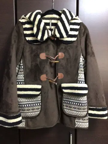 FRAPBOIS 스트라이프 패턴 무스탕 코트