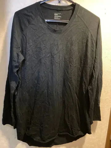 s'yte 블랙 긴팔 티셔츠