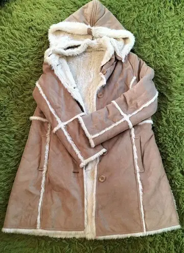 후드 부착 베이지 무스탕 코트 M