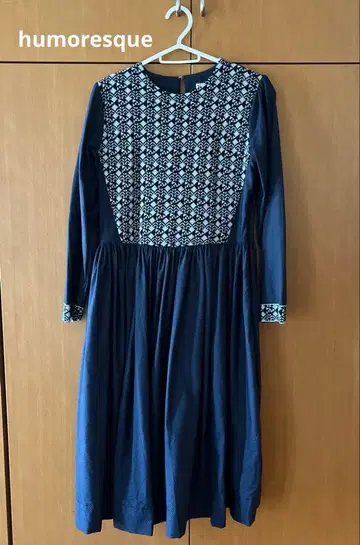 humotesque 네이비 자수 원피스