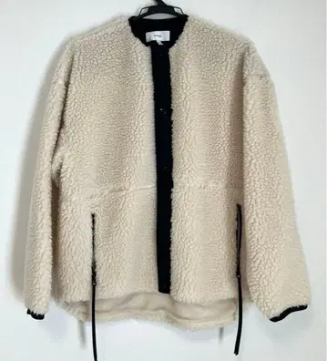 HYKE 보아 숏코트 화이트