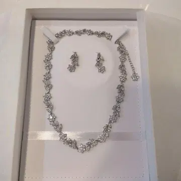 목걸이와 귀찌 세트 새상품급 러브티아라