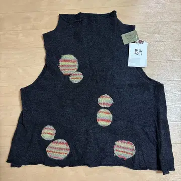 지우 다크 그레이 슬리브리스 울 베스트 도트