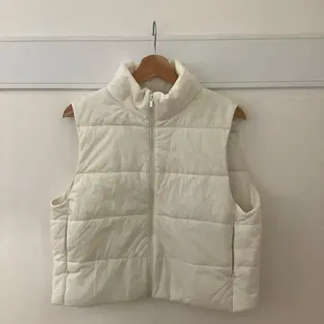 [ 1회 착용 새상품급 ] 유니클로*화이트 다운 베스트 L 사이즈