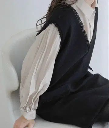 La Totalite 오르간자 플리츠 블라우스