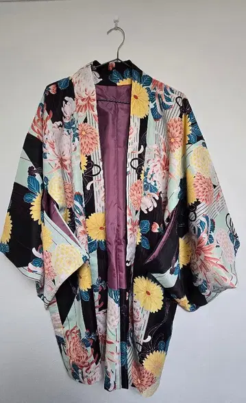 꽃무늬 새틴 겉옷 마메치요 모던?