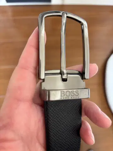 BOSS 블랙 가죽 벨트