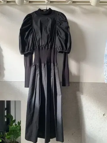 퍼프 슬리브 블랙 롱 드레스 하이넥