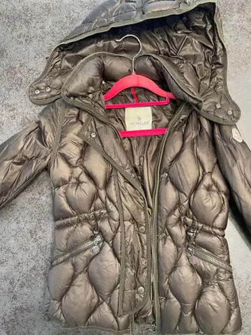 MONCLER 카키색 다운 자켓 새상품급