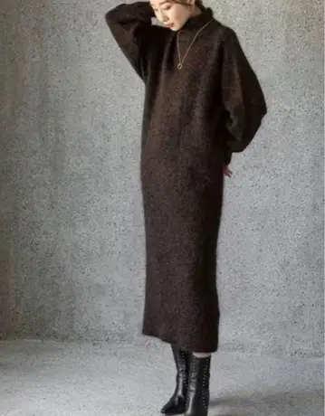 noble 다크 브라운 터틀넥 니트 원피스