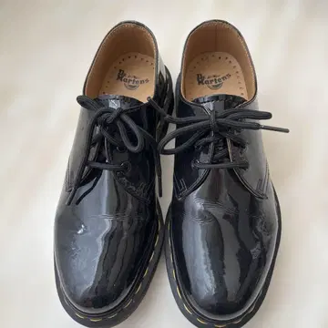 Dr. Martens 블랙 로퍼