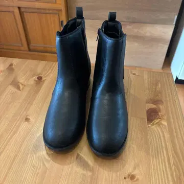 블랙 사이드 지퍼 부츠