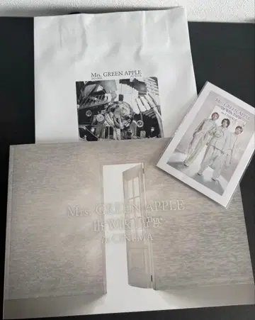 Mrs. GREEN APPLE The White Lounge