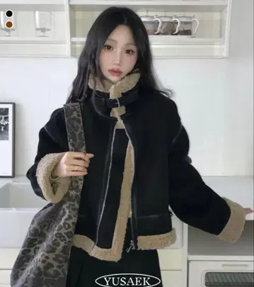 무스탕풍 퍼(fur) 달린 숏 자켓