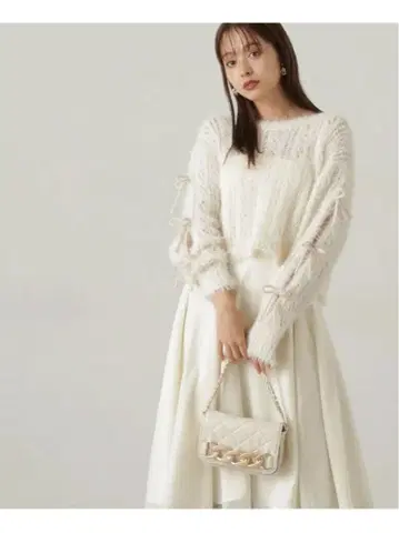 PROPORTION BODY DRESSING 리본 슬리브 페더 니트