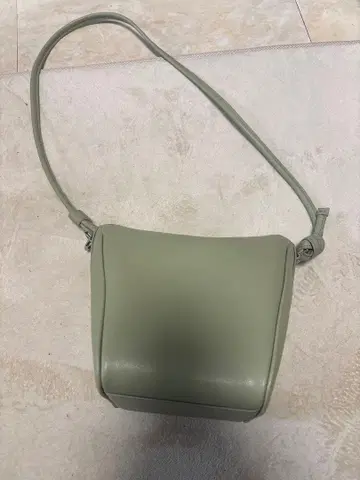 그린 숄더백 심플한 디자인