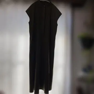 KYOKO HIGA 올리브색 슬리브리스 원피스