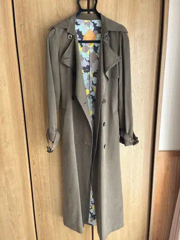 올리브 더블 브레스트 트렌치코트